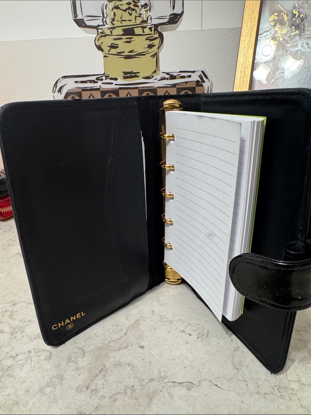 CHANEL Black Patent Leather CC Logo agenda/passport holder - Picture 3 of 9